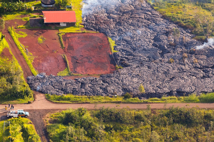 pahoa lava flow approaches house